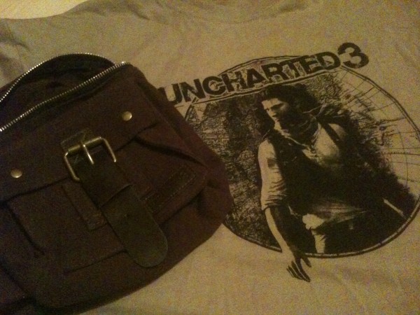 Uncharted 3 goodies sacoche tshirt